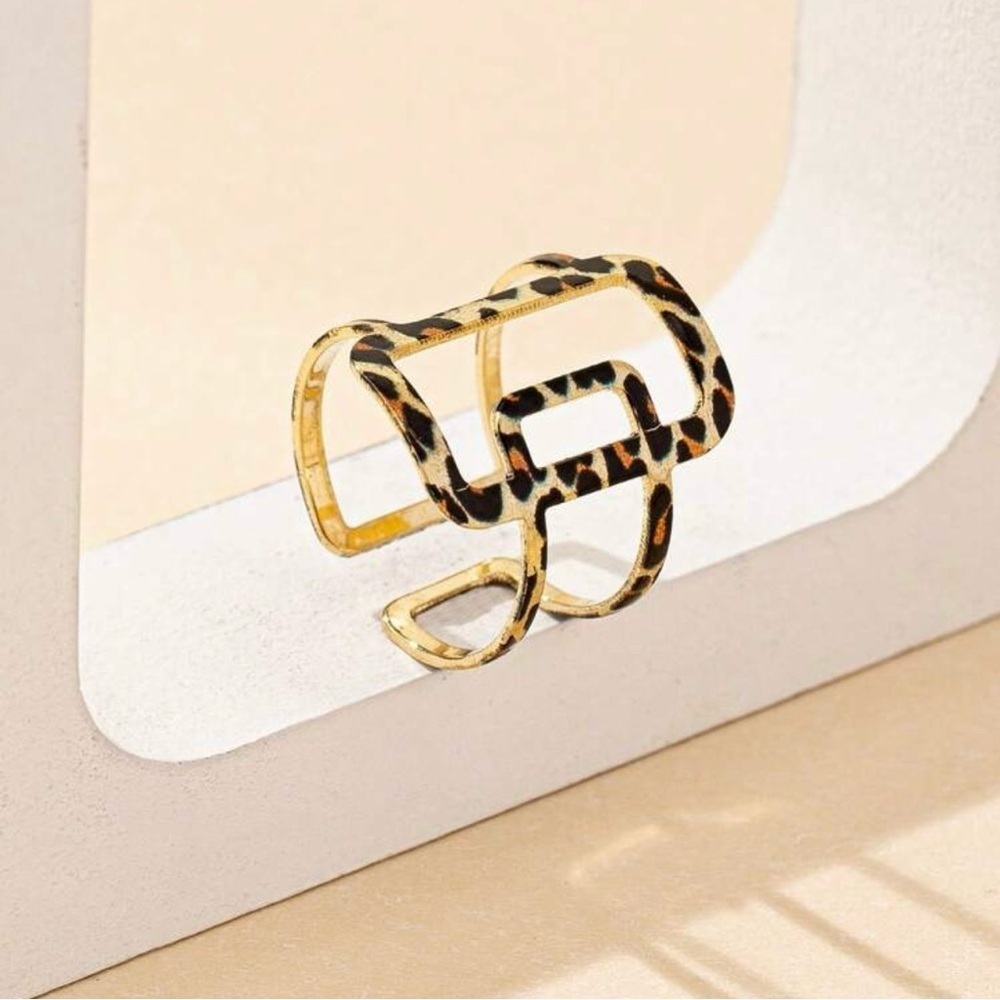 Leopard Print Gold Geometric Statement Ring - Picture 4 of 5